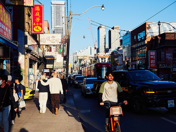 BKLYN Along Dundas